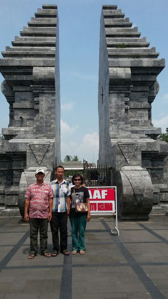 pintu masuk ke makam Bung Karno